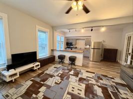 featured image of 336 W 9th St