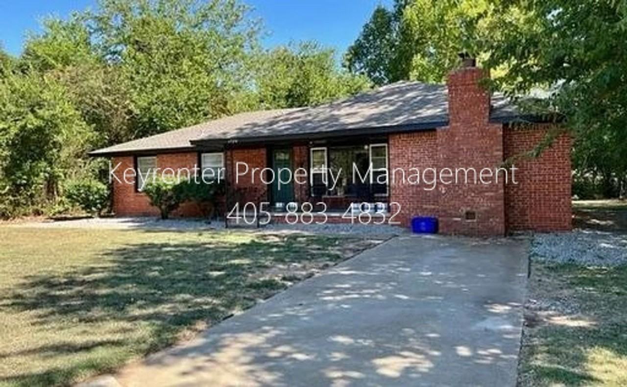 1524 Rowena Ln