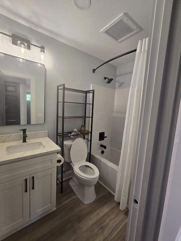 1111 Grace Ave - Photo 5 of 12