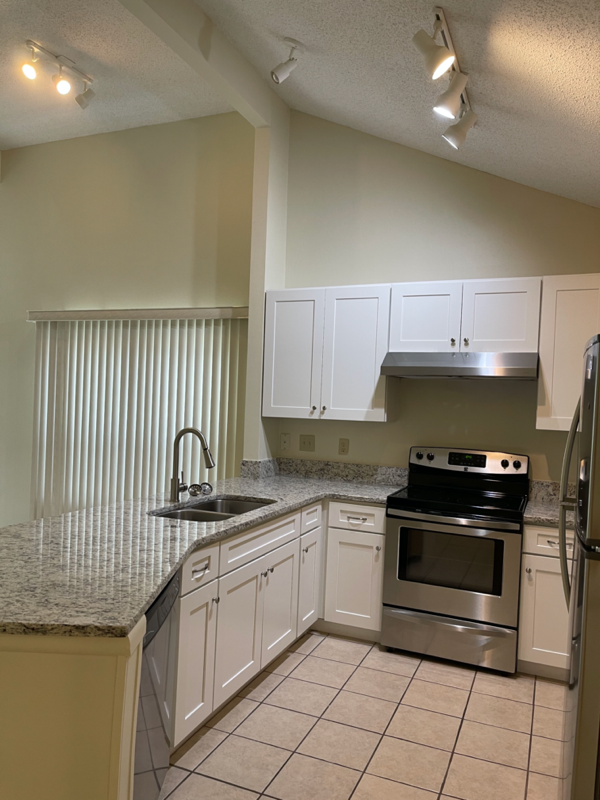 3027 Yorktown Cir - Photo 5 of 16