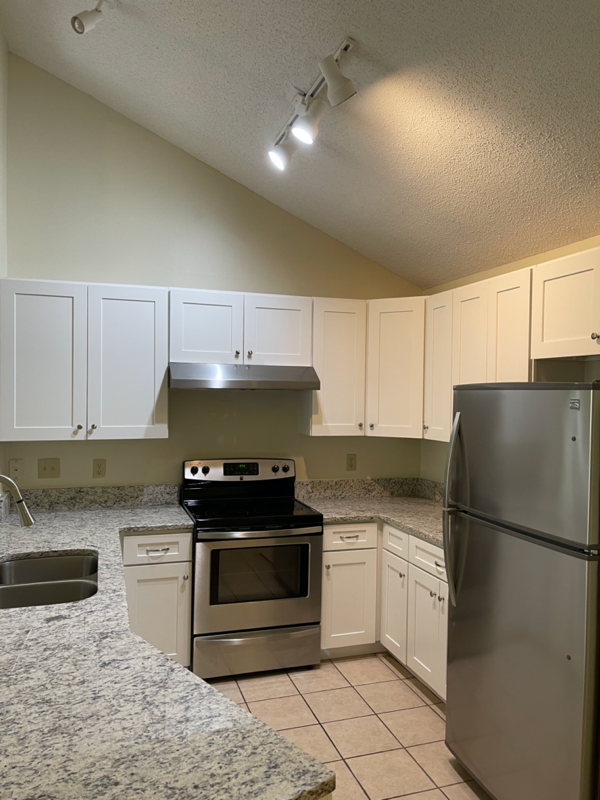 3027 Yorktown Cir - Photo 6 of 16