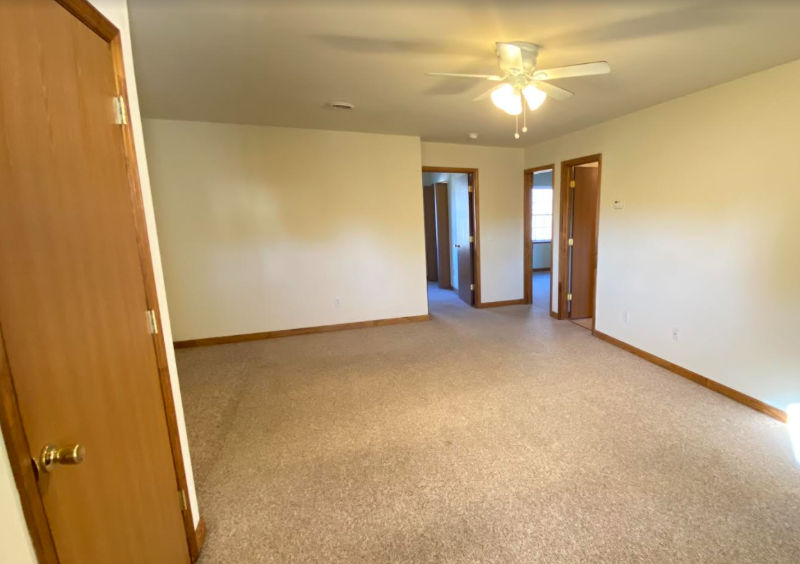 525 Sir Benjamin Way - Photo 2 of 16