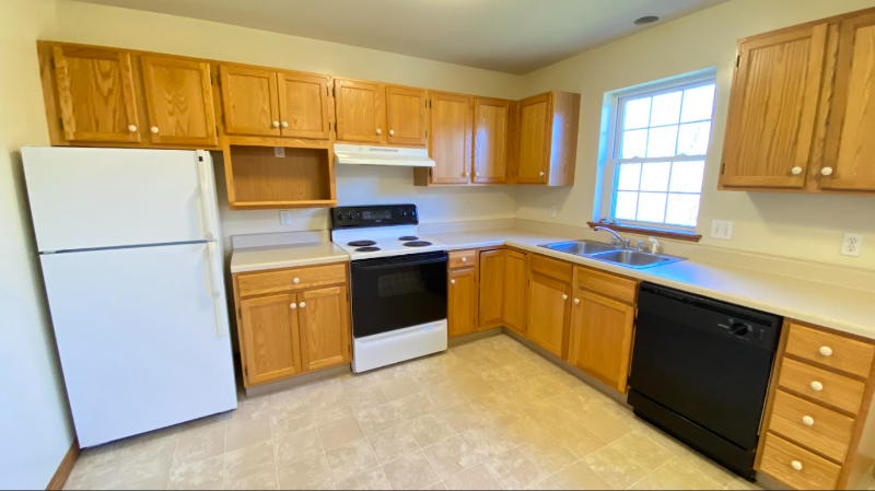 525 Sir Benjamin Way - Photo 5 of 16