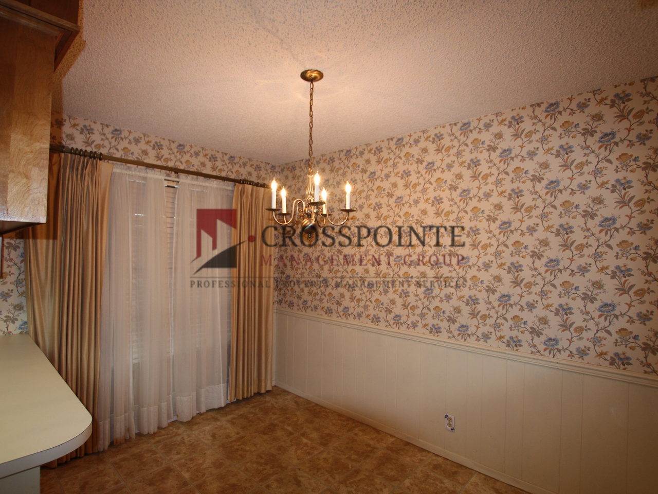 1303 Larkspur Ln - Photo 3 of 12