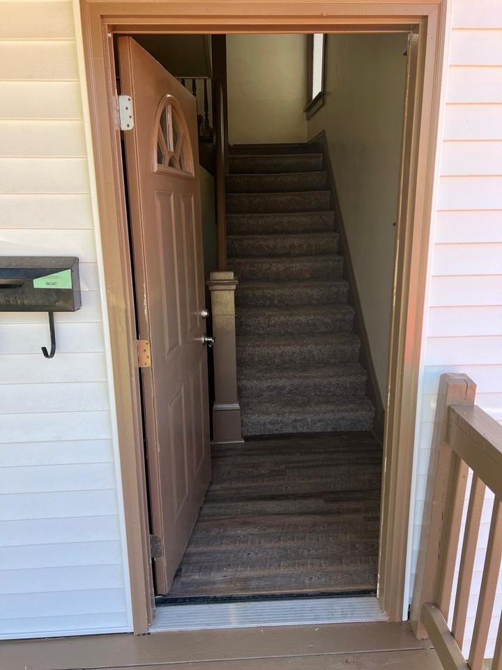 858 1/2 9th St - Photo 2 of 12