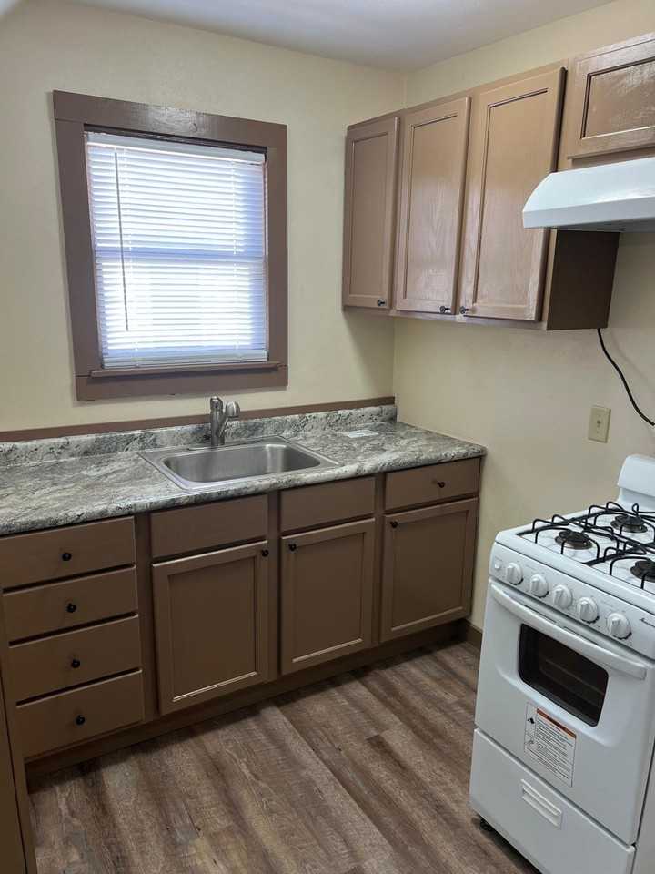 858 1/2 9th St - Photo 3 of 12