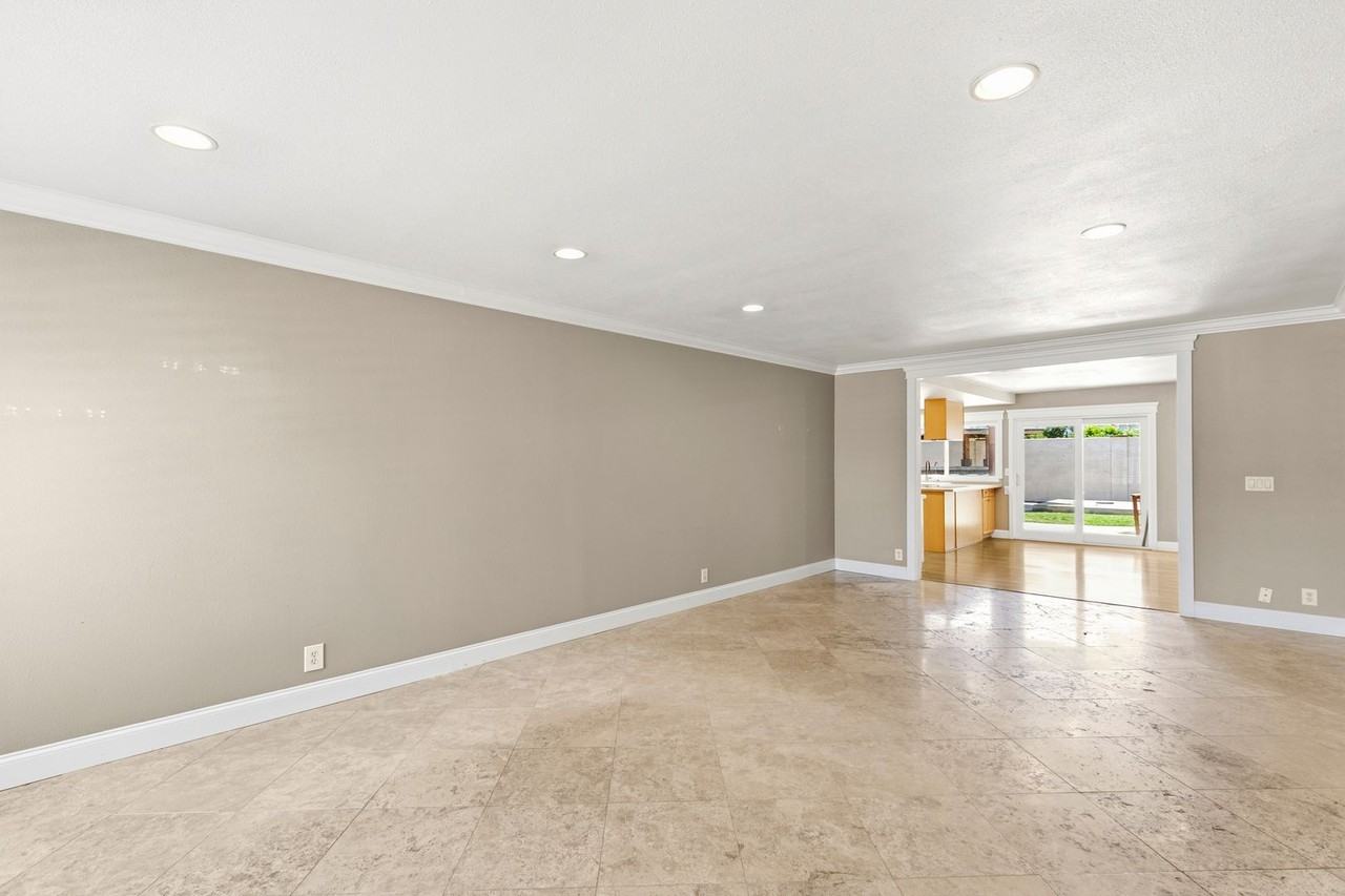 21421 Pinetree Ln - Photo 3 of 14