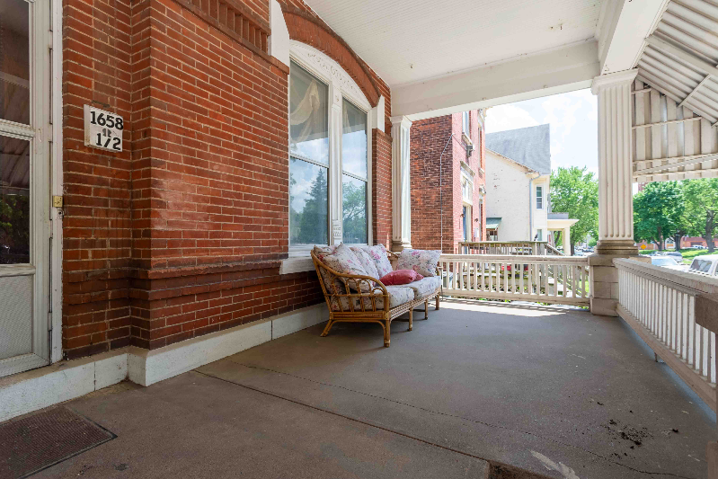 1658 Iowa St #1-2 - Photo 3 of 17