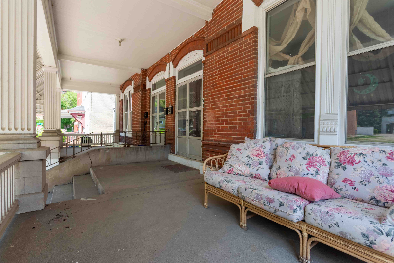 1658 Iowa St #1-2 - Photo 4 of 17