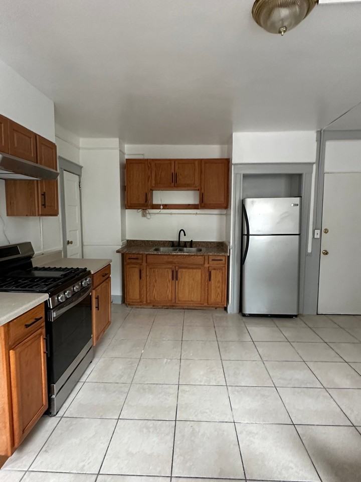 139 Lawlor St #1FL