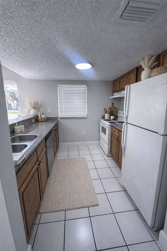 11570 Nw 39th St - Photo 2 of 28
