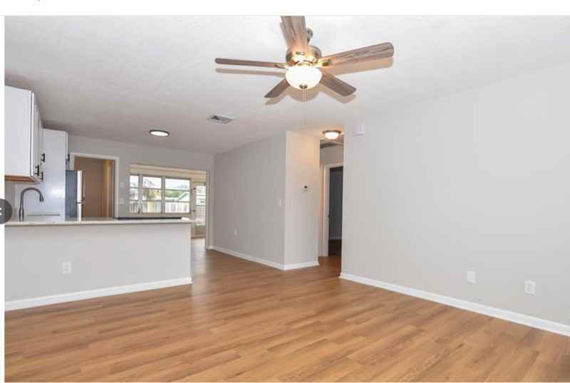 423 Se Parkway Dr - Photo 4 of 11