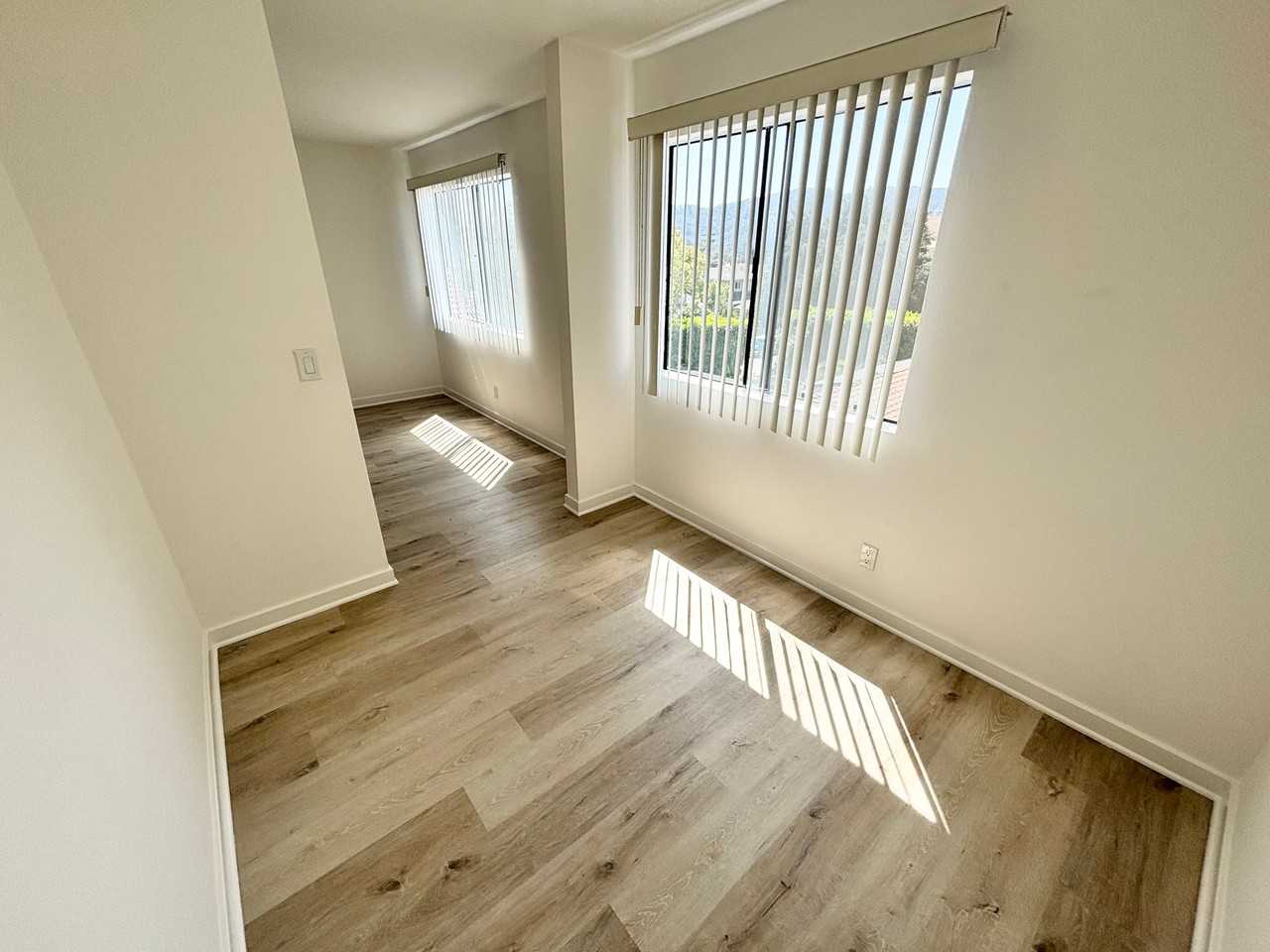 555 Oak St #301 - Photo 6 of 12