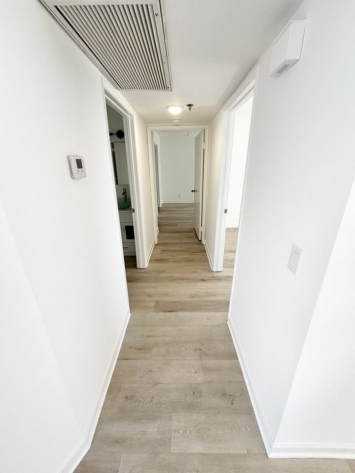 555 Oak St #301 - Photo 7 of 12
