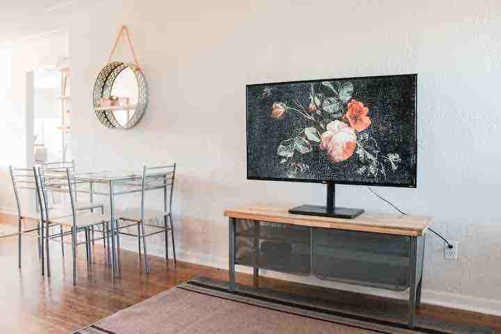 3802 Nw Euclid Ave - Photo 3 of 9