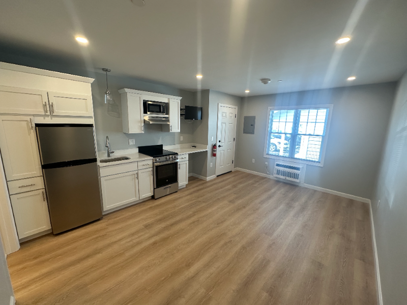 528 Ocean Blvd #8 - Photo 4 of 10