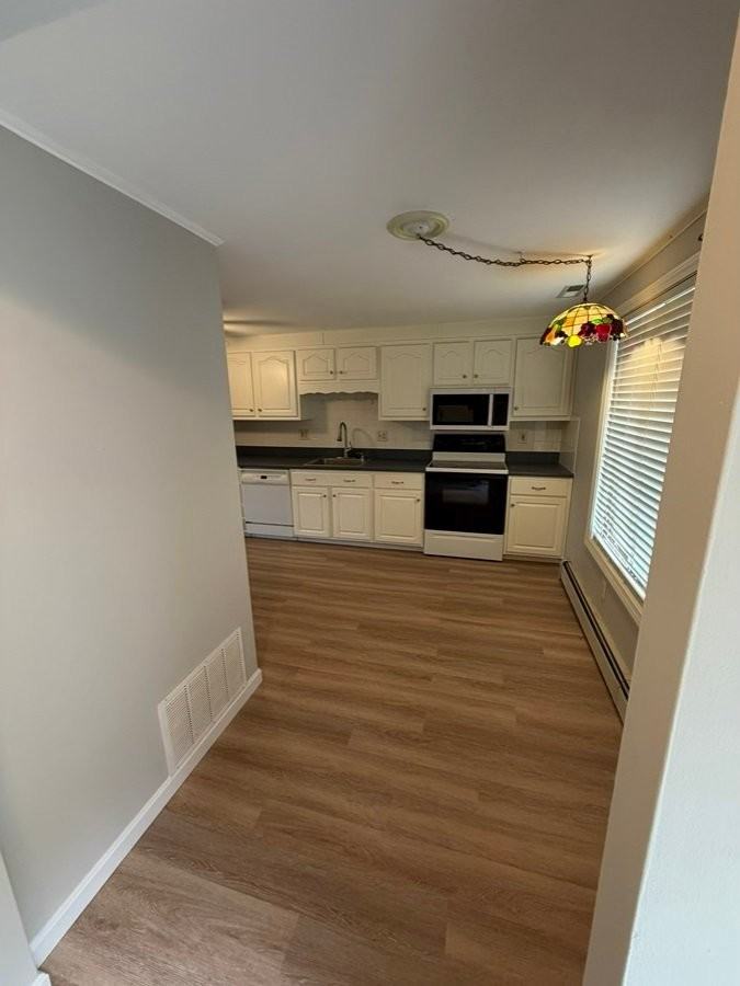 136 Canterbury Ln - Photo 3 of 20