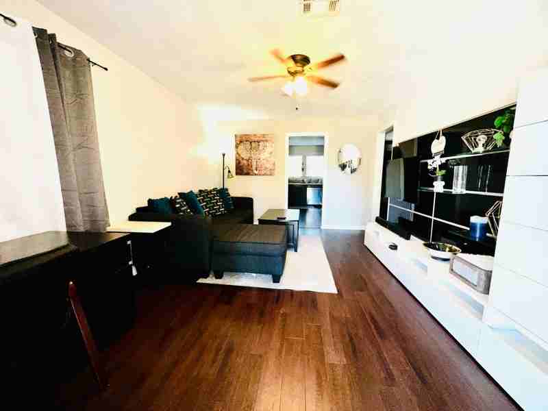 1607 Nw Taylor Ave - Photo 3 of 15