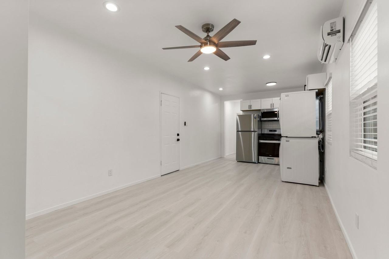 BEAUTIFUL 1 BED 1 BATH - Photo 2 of 17