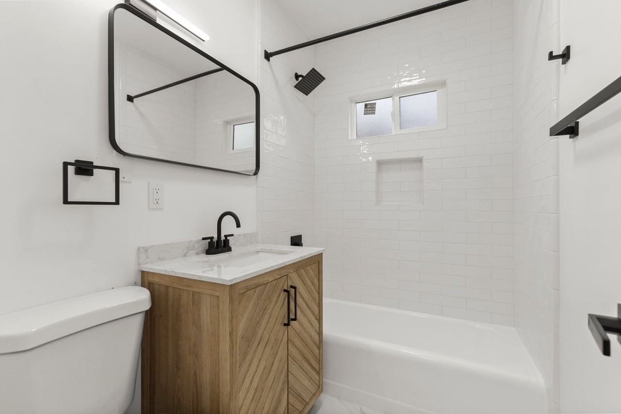 BEAUTIFUL 1 BED 1 BATH - Photo 4 of 17
