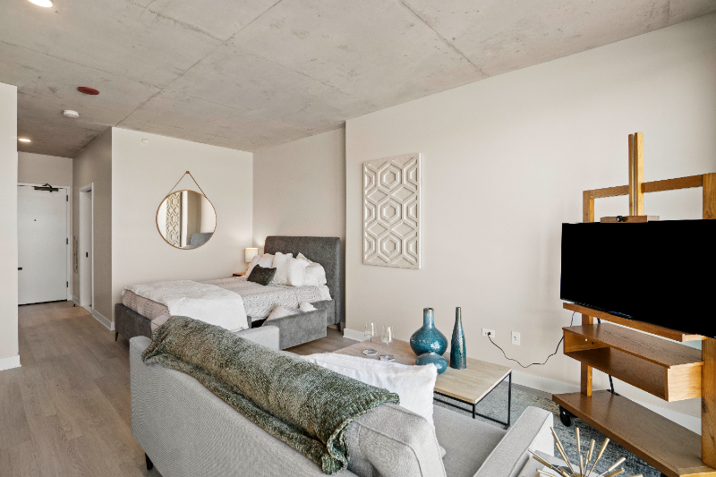 4693 N Broadway St - Photo 3 of 8