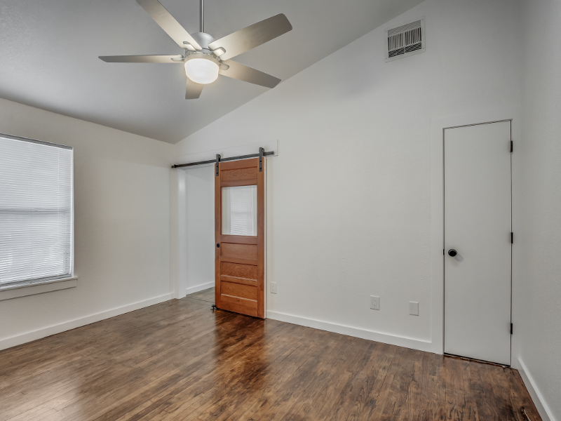 131 W Acres St #B - Photo 3 of 17