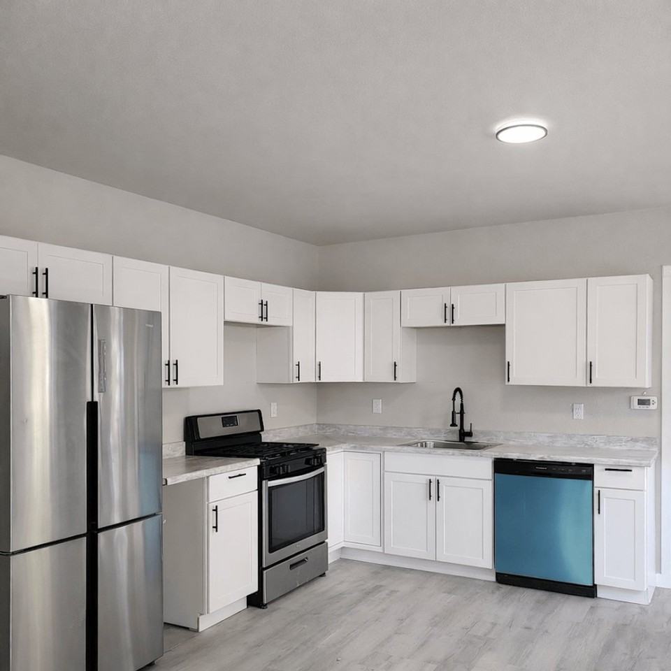 2323 Pine St - Photo 2 of 7