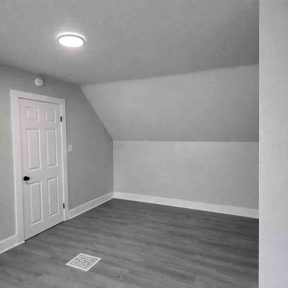 2323 Pine St - Photo 5 of 7