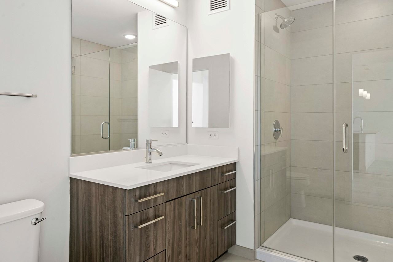 897 S Michigan Ave - Photo 4 of 7