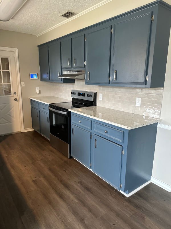 4521 Sanderson Ln - Photo 3 of 14