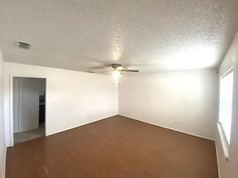 4618 Fordham St - Photo 4 of 8