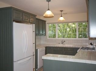 1131 Hillside Dr - Photo 3 of 4