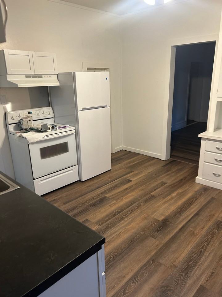 415 4th Ave W #1 - Photo 2 of 10