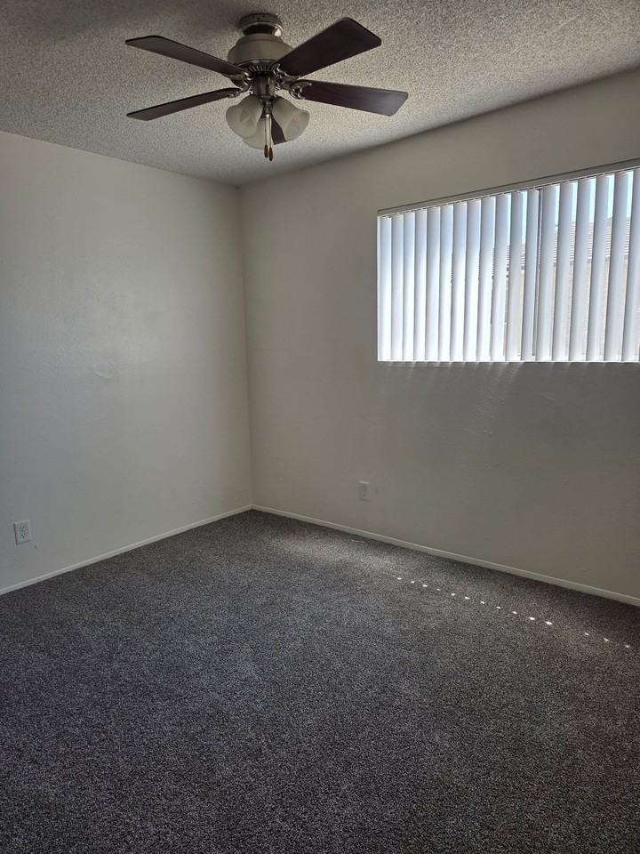 995 N Mollison Ave #28 - Photo 7 of 9