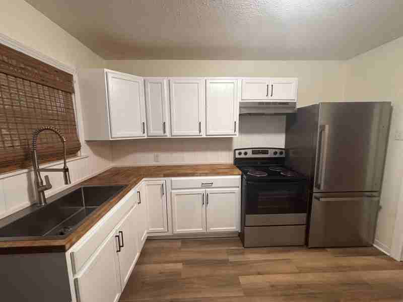 1215 Middleton St - Photo 7 of 20