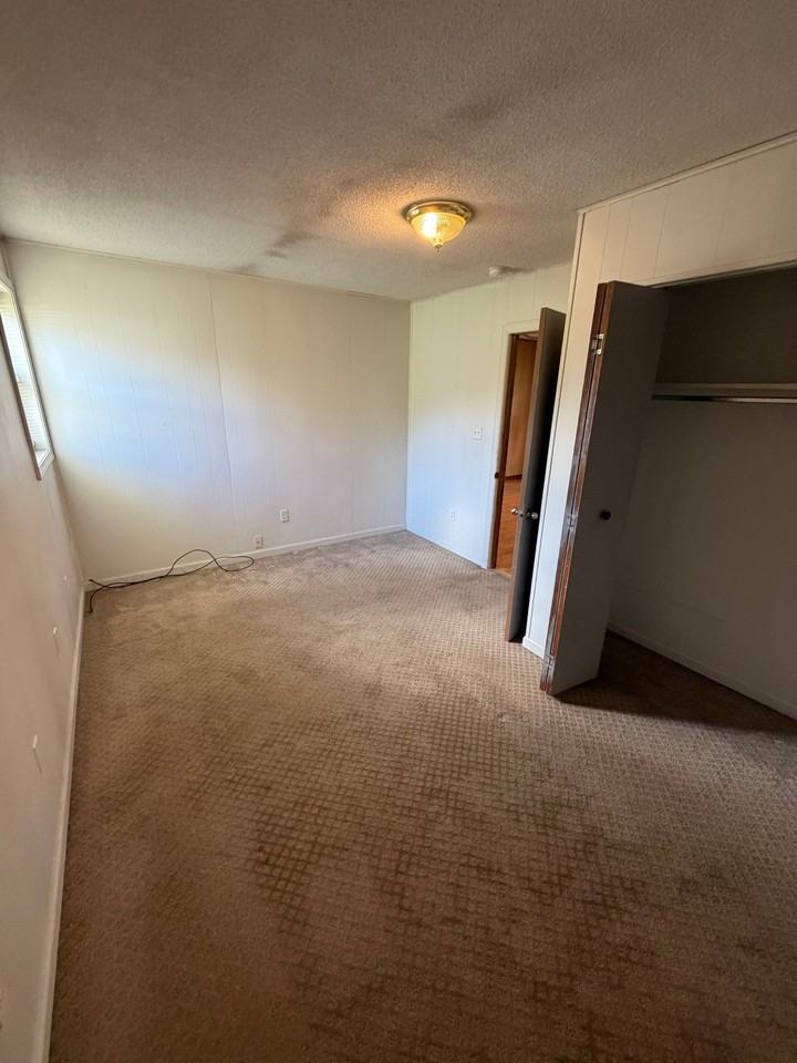 211 E Aaron Sq #C - Photo 3 of 8