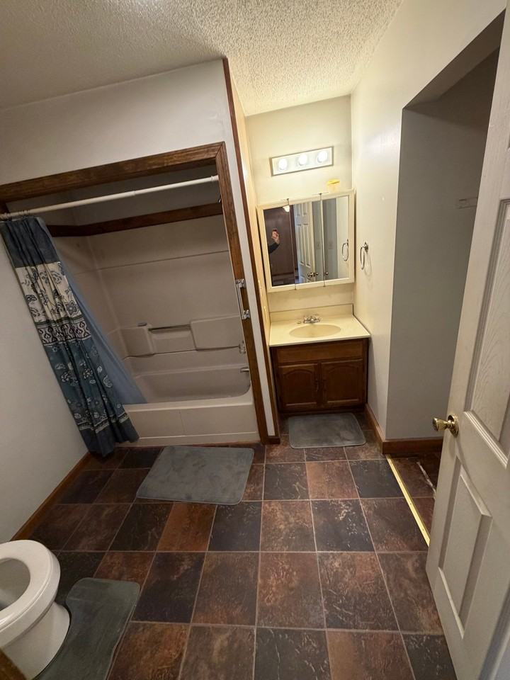 211 E Aaron Sq #C - Photo 5 of 8