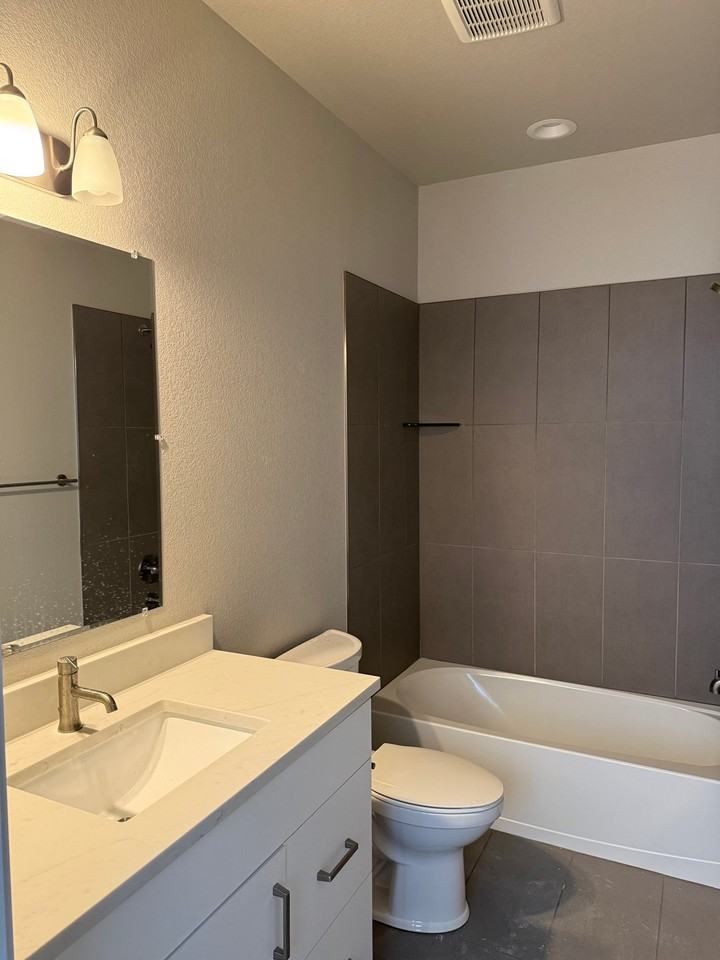 837 Cherokee Dr - Photo 2 of 14