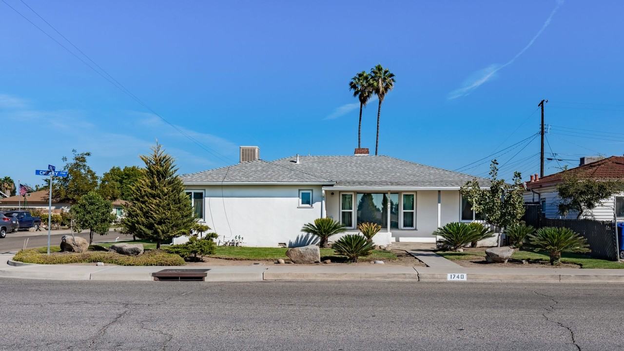 1740 Cherry Ave - Photo 4 of 35