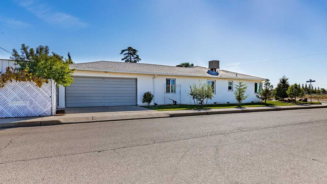 1740 Cherry Ave - Photo 5 of 35