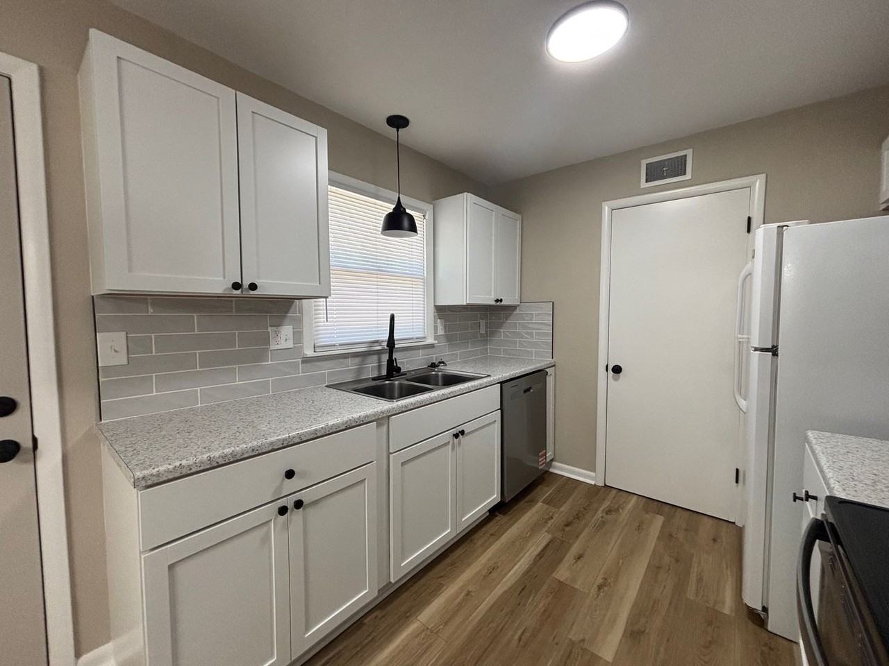 1614 W 34th St S - Photo 2 of 12