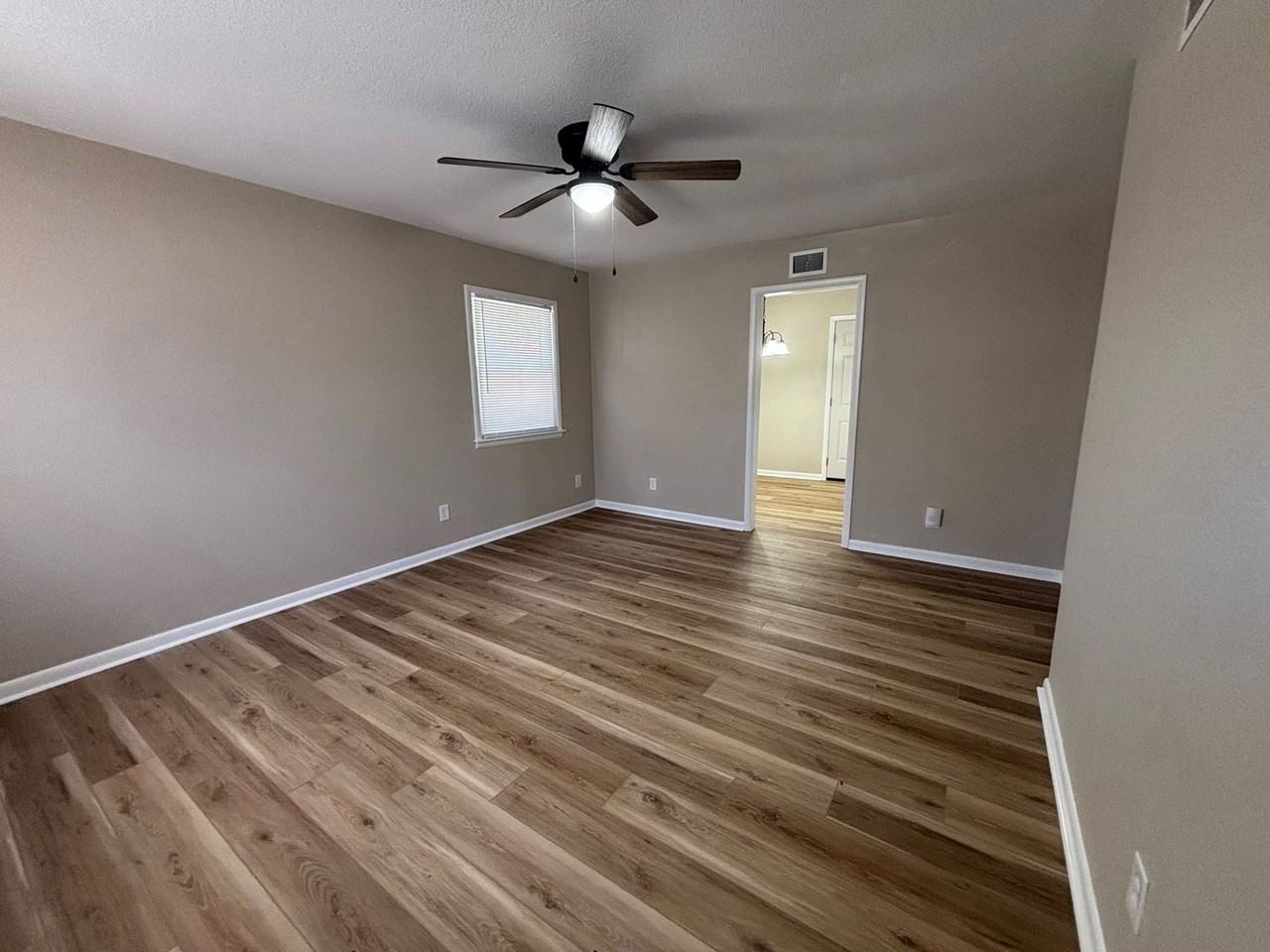 1614 W 34th St S - Photo 3 of 12