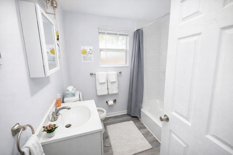 1409 E Waters Ave - Photo 3 of 6