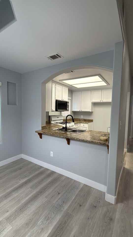 14627 Gledhill St #7 - Photo 5 of 20