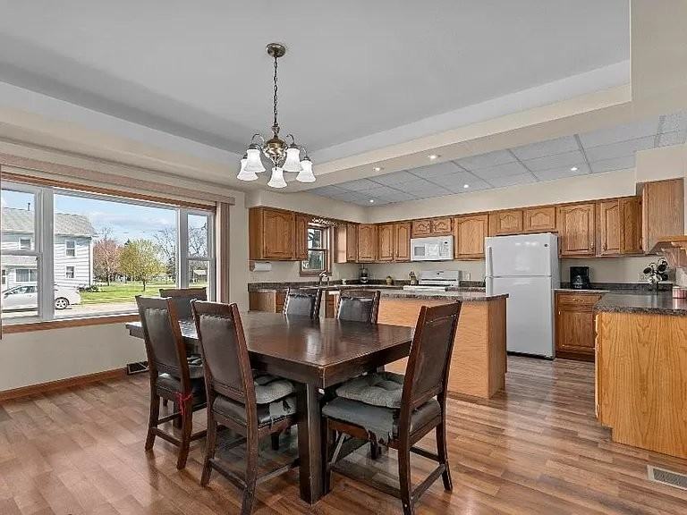 225 Prospect St - Photo 3 of 20