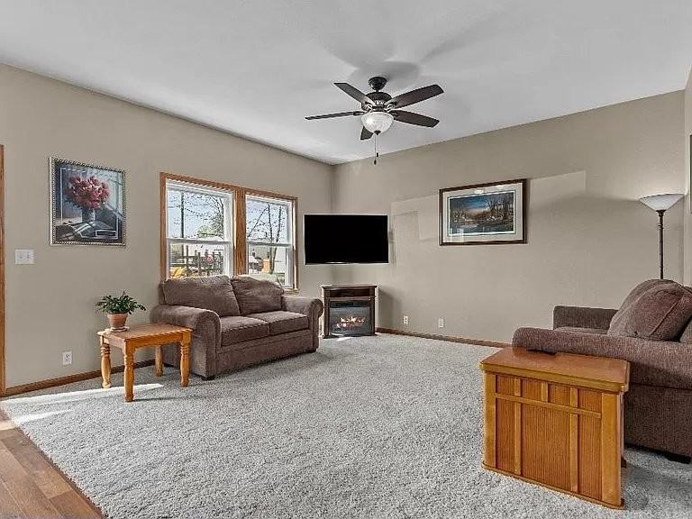 225 Prospect St - Photo 7 of 20