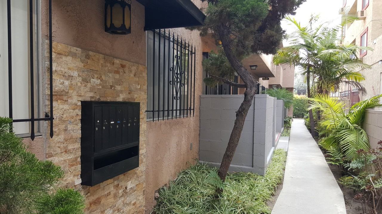 1410 Venice Blvd #7 - Photo 2 of 13