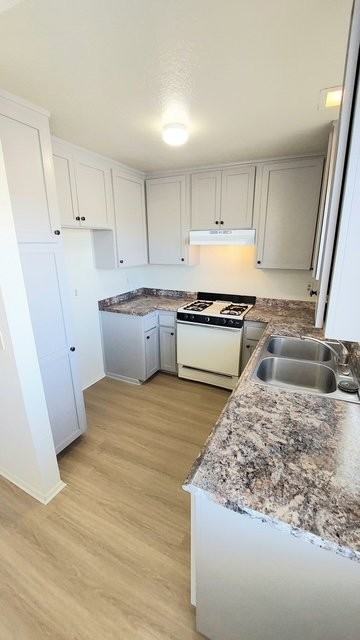 4040 W 130th St #6 - Photo 4 of 11