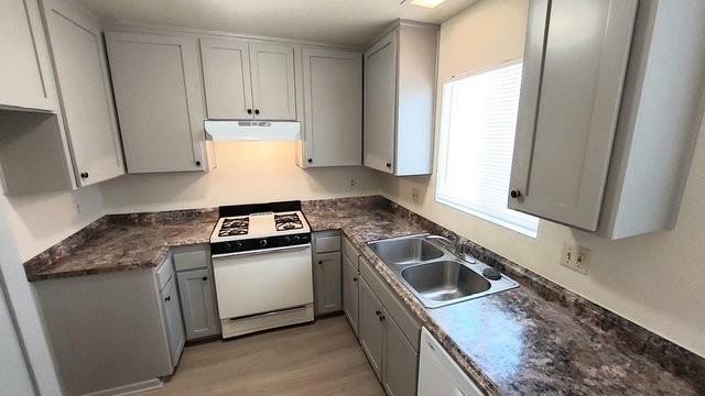 4040 W 130th St #6 - Photo 5 of 11