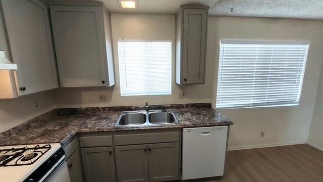 4040 W 130th St #6 - Photo 6 of 11